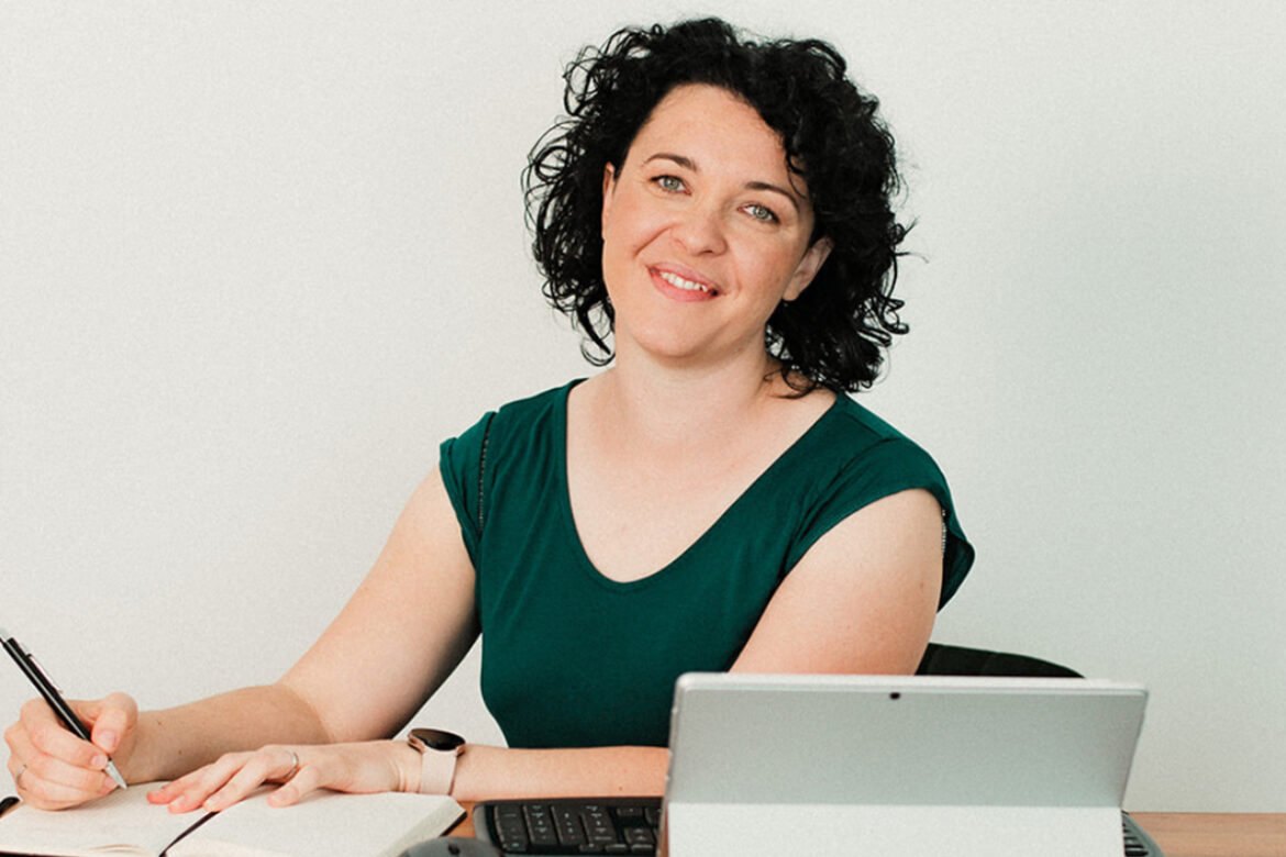 Autismus im Job: Wie du als autistische Unternehmerin gut für dich sorgst & dein Business rockst - Interview mit Paulina Hornbachner